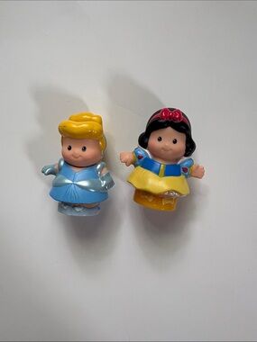 Fisher-Price Little‎ People Snow White Cinderella Lot of 2
